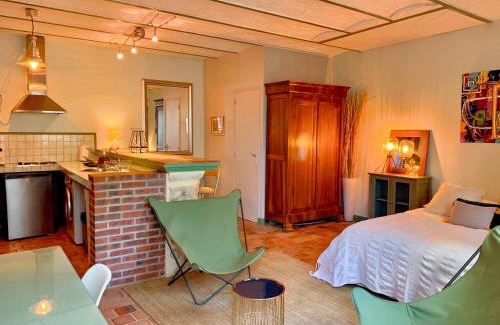 Montigny-sur-Loing Apartment | La Pierre Levée