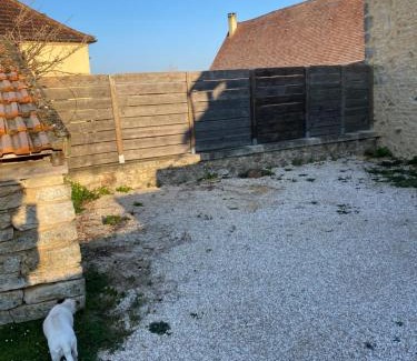 Saint-Aubin-de-Nabirat House | La porte du jardin