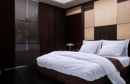 Centre Ville Hotel | La Pyramide Patrick Henriroux