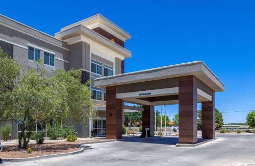 Artesia Hotel | La Quinta by Wyndham Artesia