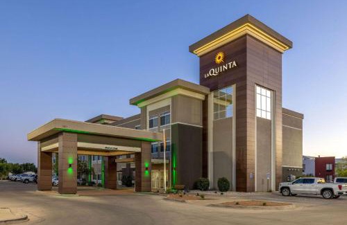 Artesia Hotel | La Quinta by Wyndham Artesia