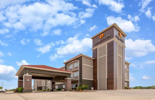 Bridgeport Hotel | La Quinta by Wyndham Bridgeport