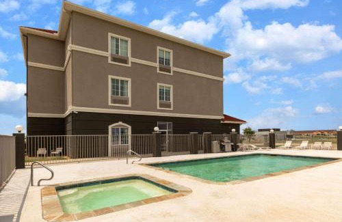 Bridgeport Hotel | La Quinta by Wyndham Bridgeport