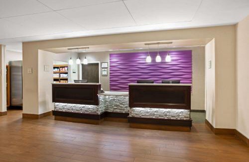 Metro Center Hotel | La Quinta by Wyndham Springfield