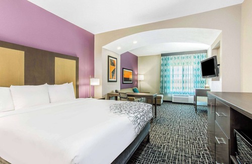 Hillsboro Hotel | La Quinta Inn & Suites by Wyndham Hillsboro