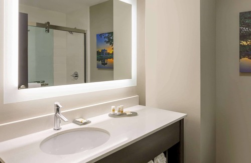 Sunset Hills Hotel | La Quinta Inn & Suites by Wyndham St Louis Route 66