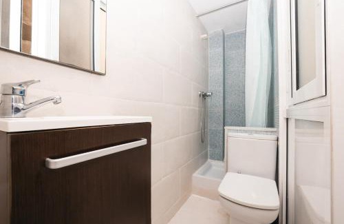 El Raval Apartment | La Rambla - Catalonia Square Apt 4BD-2BTH