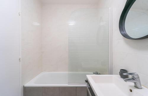 Stains Apartment | La Reposée - Appt à 25 min de Paris