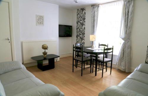 Prestwich Apartment | La Suisse Serviced Apartments