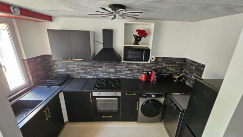 Drancy Apartment | La suite rouge