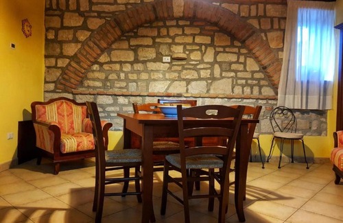 Morcone House | La Taverna