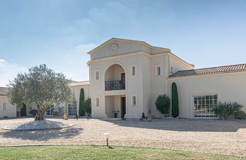 Saint-Laurent-de-Medoc Villa | La Tour Nairobi du Château Saint Laurent