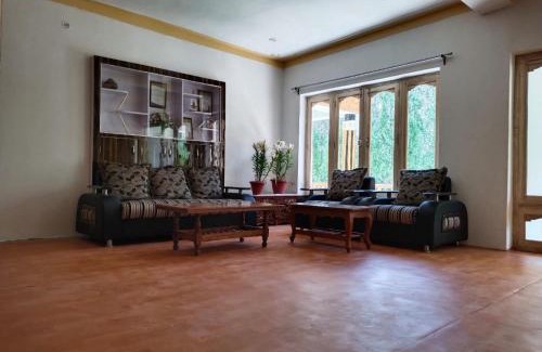 Hundar House | LA-TSAS GUEST HOUSE