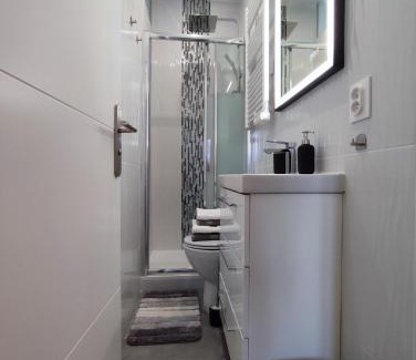 Maisons-Laffitte Apartment | La vie en blanc et noir Maisons-Laffitte