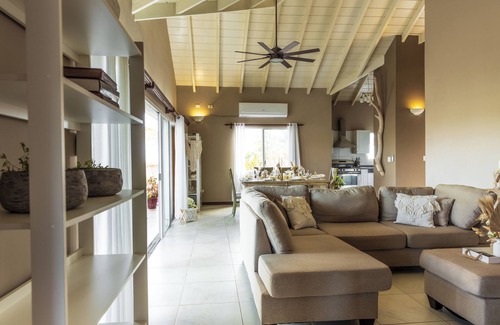 Oranjestad House | La Vie est Belle