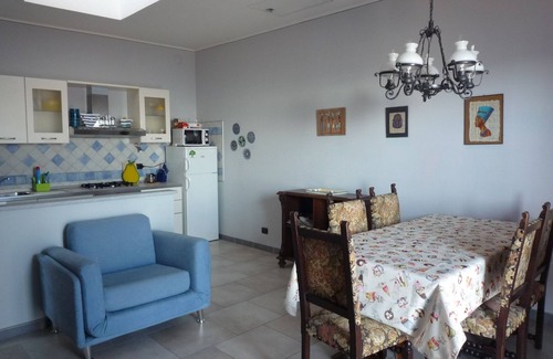 Verduno Apartment | La Vigna del Parroco 'Azzurro' Country house with swimming pool and free Wi-Fi