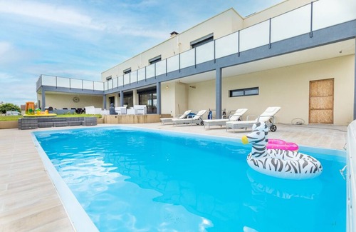 Nibelle Villa | La Villa Nibelle by Idylliq - 400m² Piscine, SPA et Cinéma