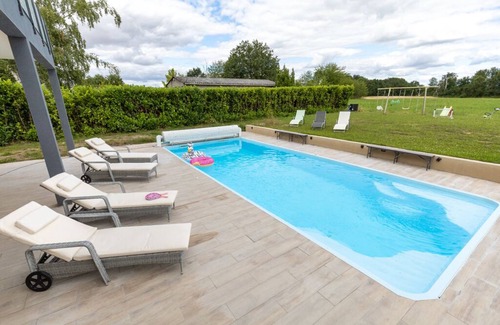 Nibelle Villa | La Villa Nibelle by Idylliq - 400m² Piscine, SPA et Cinéma