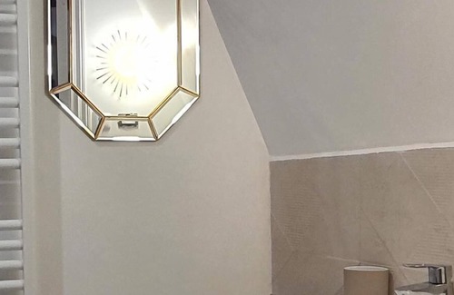 Dernier Sou Apartment | LA VOÛTE, Luxury Studio in the Old Town with Courtyard - Maison 1747