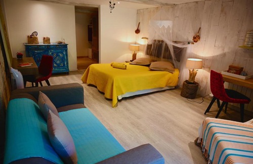 Sainte-Colombe-en-Bruilhois House | LACOSTE