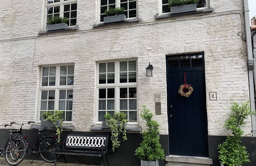Historical Center Bruges Apartment | Lady Anna Charming Suite in the Center of Bruges