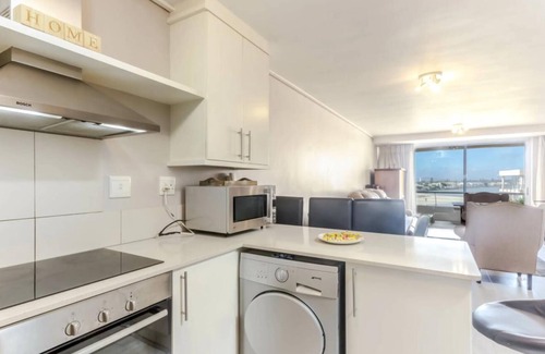 Lagoon Beach Apartment | Lagoon Beach Apartment with Pool and Ocean Views