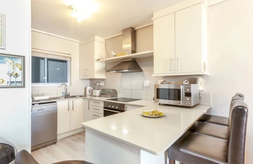 Lagoon Beach Apartment | Lagoon Beach Apartment with Pool and Ocean Views