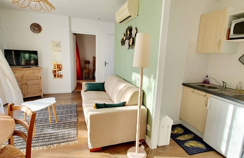 Lagord Apartment | Lagord apartment with swimming pool 5min from La Rochelle beaches and town center