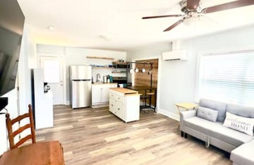 Laguna Beach House | Laguna Beach Bungalow|Sleeps4|Patio|Steps to the sand!