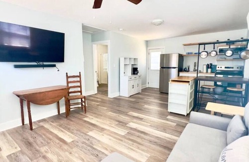 Laguna Beach House | Laguna Beach Bungalow|Sleeps4|Patio|Steps to the sand!