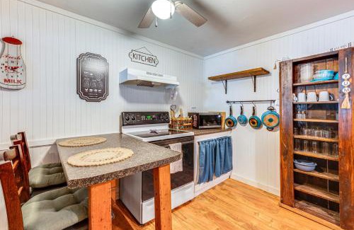 Barton Apartment | Lake and Mtn Views Vermont Couples Retreat!