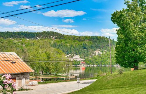 Barton Apartment | Lake and Mtn Views Vermont Couples Retreat!