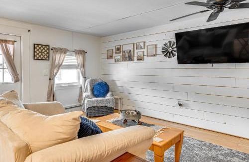 Barton Apartment | Lake and Mtn Views Vermont Couples Retreat!