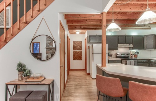 Thornhurst Ski Chalet | Lake Chalet w/Hot Tub, Pool Table & Fire Pit