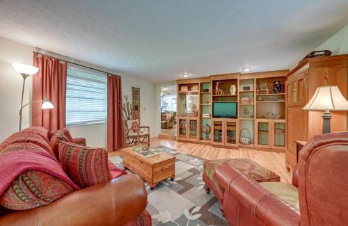 Hiawassee House | Lake Chatuge Cottage with Treetop Mountain Views!