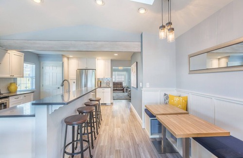 Chelan House | Lake Chelan Vacation Rental with private pool and hot tub, sleeps up to 12