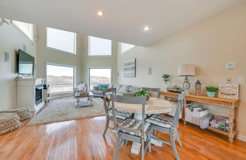 Bronston House | Lake Cumberland Home with Hot Tub and Game Room