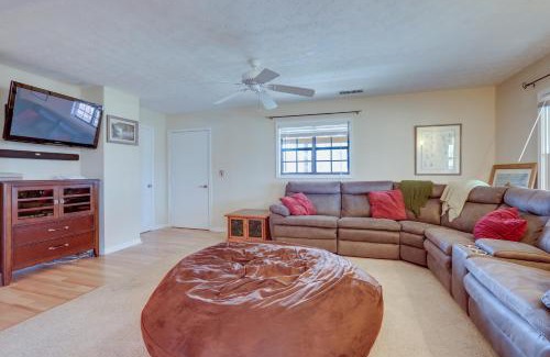 Bronston Apartment | Lake Cumberland Resort Condo with Direct Lake Access