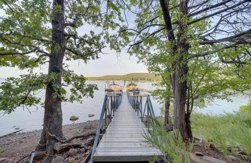 Hoyt House | Lake Eufaula Cabin with Hot Tub and Large Deck
