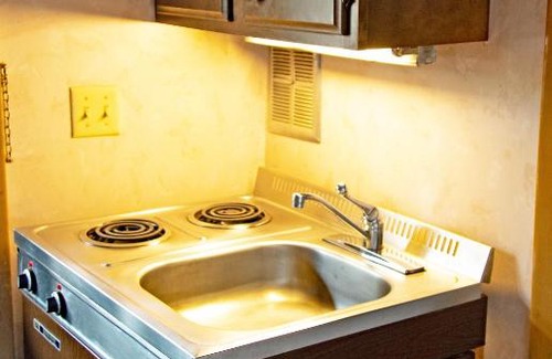 Copper Harbor Hotel | Lake Fanny Hooe Resort-2 Bed With Balcony #21 Hotel Room