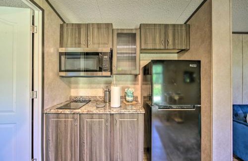 Alba House | Lake Fork Getaway Tiny Home in Alba with BBQ!