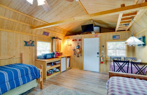 Emory Apartment | Lake Fork Studio Cabin with Dock and Boat Ramp!
