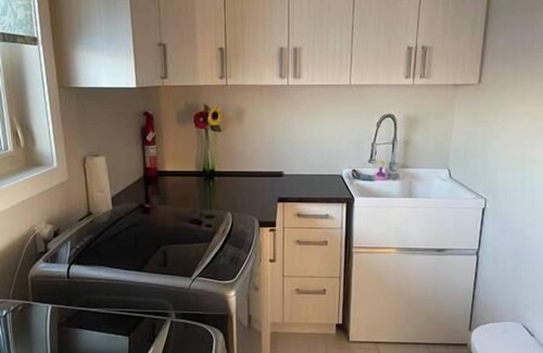 Gimli House | Lake Front 4 Bedroom Home with Hot Tub & Sauna