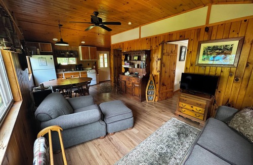 Moriah Center Cabin | Lake Front Cabin with free WiFi - Adirondacks High Peaks Region - Lake Placid