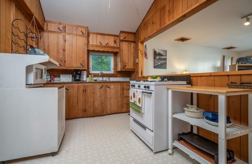 St. Albans Cabin | Lake Front Cabin with Amazing Sunsets- Easy Access to the Inland Sea