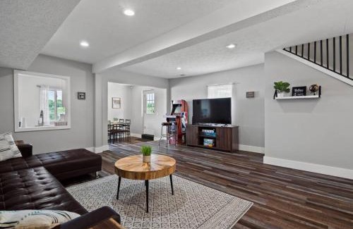 Portage Lakes House | Lake Front Hot Tub Fire Pit Sleeps 10