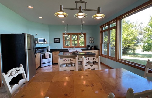 Lowry House | LAKE FRONT OASIS in SPACIOUS 5-bedroom home with WiFi/AC/Heat on Lake Reno