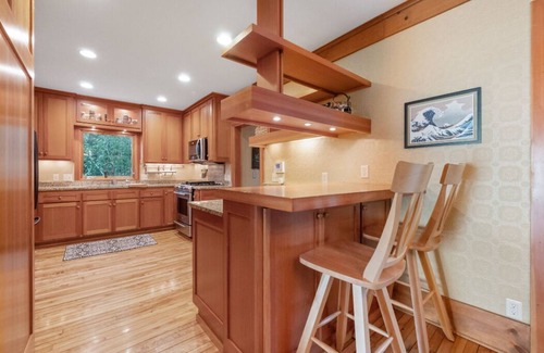 Forest Lake House | Lake Home, hot tub, sauna, boat rental, private chef