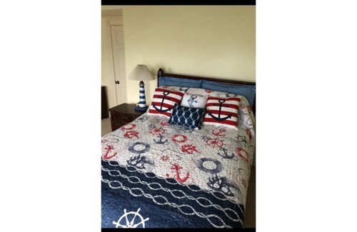 Olcott House | Lake House right on the Bluff of Lake Ontario