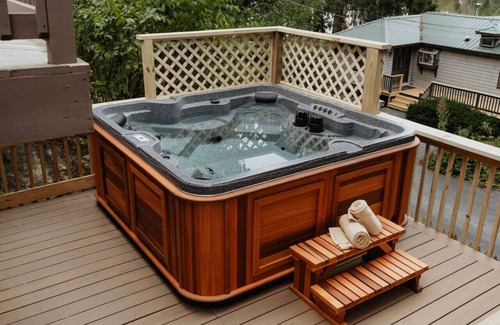 Cortland House | Lake House, Sauna, Game Room, Kayak, Paddleboard